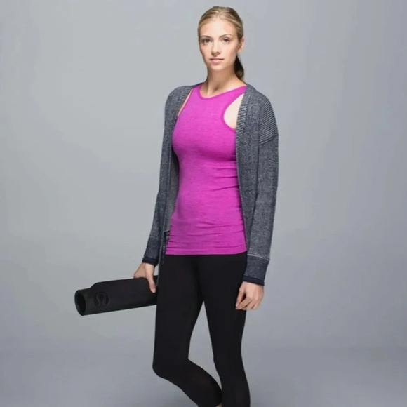 Lululemon sz 8 Seamlessly Covered Tank heathered Ultra Violet with pads EUC - Picture 11 of 14